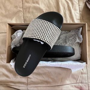 BRAND NEW STEVE MADDEN SPARKLY SLIDES